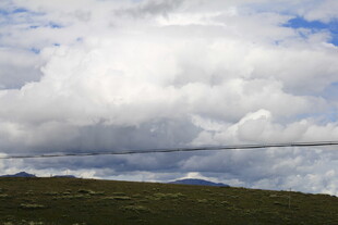 草原上的壮丽云海景观