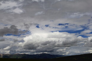 天空中厚重云层景观