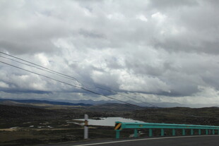 乌云下的户外风景