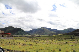 草原风光与远山美景