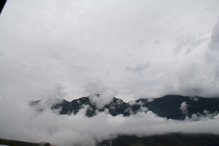 高空俯瞰云海壮丽景观