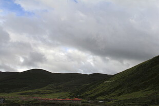 青山之上白云悠悠