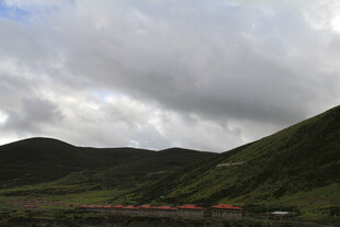 山间云景 绿意盎然