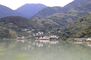 山水相依的宁静村落