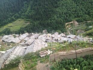 山间村落俯瞰图