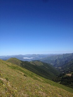 高山之巅的壮阔风景