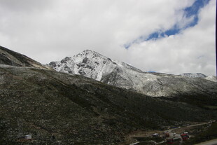 雪山风光 云雾缭绕之景