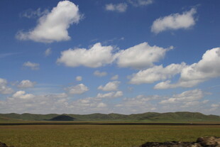 草原蓝天美景