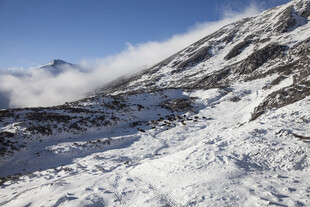 雪山云海壮丽景致