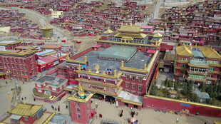 色达佛学院壮观全景