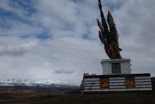 草原上的独特纪念碑