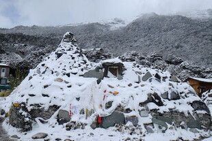 雪山中的祈福圣地