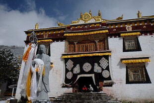 藏式寺庙建筑外观风采