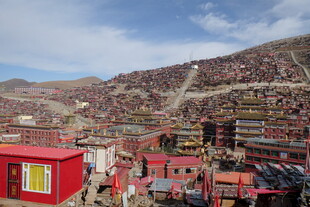 色达佛学院的壮观景象