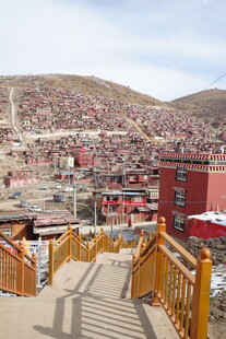 色达佛学院木质阶梯景观