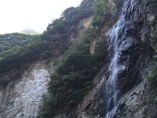 山间瀑布 自然美景