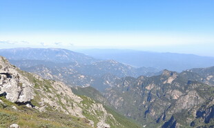高山远眺壮丽风景
