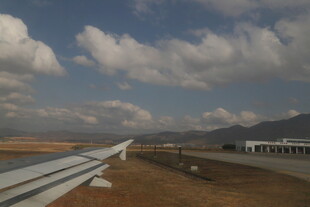 公路边的开阔风景