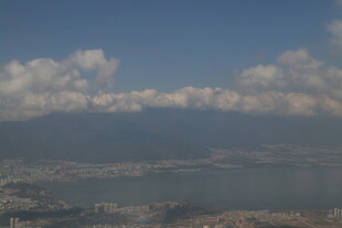 高空俯瞰山川云海美景