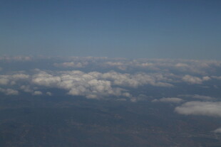高空俯瞰云海壮丽景观