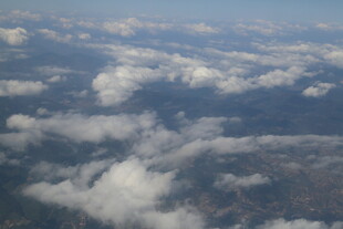 高空俯瞰云海壮丽景观