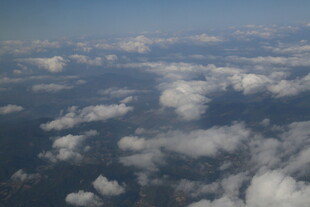 高空俯瞰云海美景