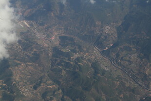 高空俯瞰山川景色