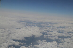 高空俯瞰云海美景