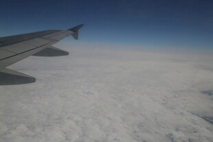 高空机翼下的云海景观