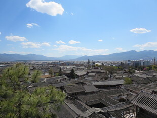 古城风貌 蓝天白云下的景致