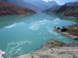 壮丽河谷蓝绿水景风光
