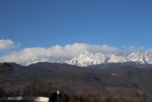 雪山远景 壮丽自然风光
