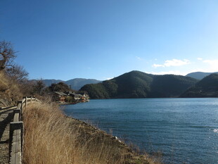 湖畔风光 远山近水景色美