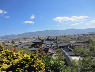 古城风光 远山蓝天绿树相伴