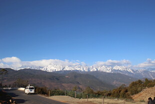 雪山远景 壮丽自然风光