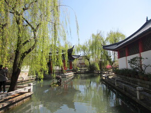 江南水乡河畔古建筑风光