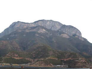 巍峨壮丽的山峰景观