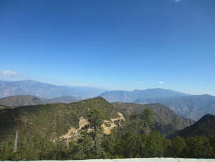 高山壮丽景致 视野开阔