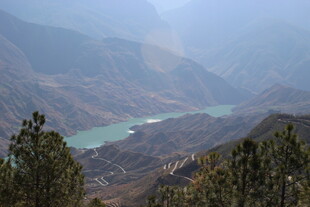 壮丽山水间的迷人景致