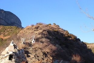 巍峨山峦景色