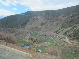 山间村落景色