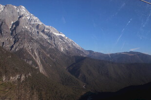 壮丽巍峨雪山景观