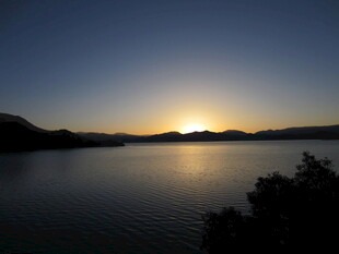 湖畔日落美景