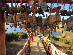 湖畔祈愿牌 承载美好心愿