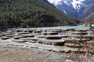 山间梯田状钙化景观