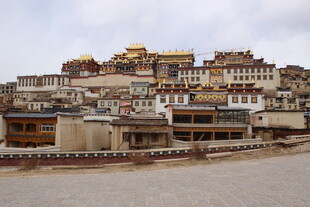 藏式建筑群 尽显独特风貌