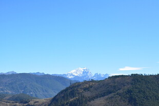 山巅远景 蓝天覆青山