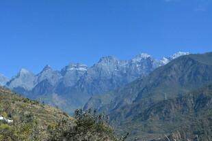 壮丽巍峨的雪山风景