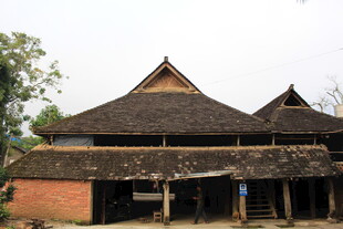 传统木质瓦房建筑