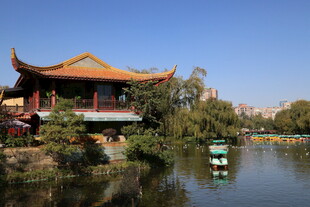 湖畔中式古建 景致清幽